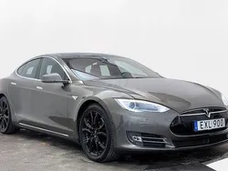 Grå Begagnad 2015 Tesla Model S Sedan | 329 900 kr