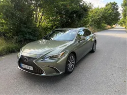 Grön Begagnad 2021 Lexus ES300H Limited Edition Sedan | 379 900 kr (Marknadspris)
