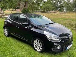 Svart Begagnad 2017 Renault Clio IV Halvkombi | 80 000 kr (Marknadspris)