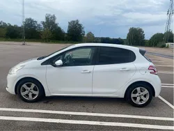 Vit Begagnad 2014 Peugeot 208 Halvkombi | 79 900 kr (Marknadspris)