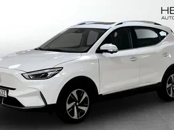 Vit (white) Begagnad 2023 MG ZS Luxury Sedan | 254 900 kr (Superpris)