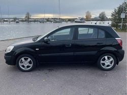 Svart Begagnad 2006 Kia Rio 3 Halvkombi | 22 000 kr (Bra pris)