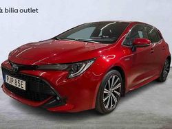 Röd Begagnad 2021 Toyota Corolla Hybrid Halvkombi | 219 900 kr