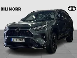 Mörkgrå (grå) Begagnad 2023 Toyota RAV4 Hybrid Sport SUV | 549 900 kr (Marknadspris)