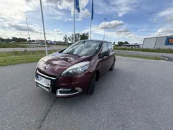 Röd Begagnad 2013 Renault Scénic III Bose Edition Minibuss | 48 000 kr (Marknadspris)