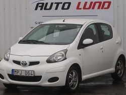 Vit Begagnad 2010 Toyota Aygo Halvkombi | 29 900 kr (Marknadspris)