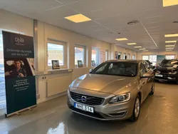 Ljusbrun (brun) Begagnad 2014 Volvo V60 Summum Kombi | 79 900 kr (Marknadspris)