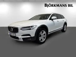 Vit Begagnad 2017 Volvo V90 CC Momentum Kombi | 279 900 kr (Marknadspris)