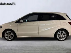 Vit Begagnad 2015 Mercedes B180 Minibuss | 144 900 kr (Marknadspris)