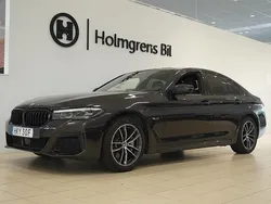 Grå Begagnad 2022 BMW 530e M Sport Sedan | 489 900 kr (Dyr)