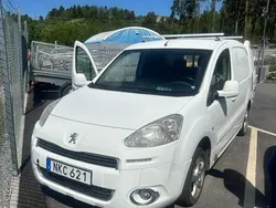 Vit Begagnad 2014 Peugeot Partner Minibuss | 30 000 kr (Superpris)