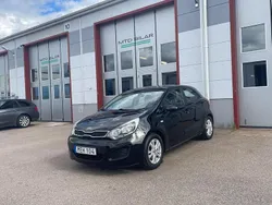 Svart Begagnad 2011 Kia Rio Halvkombi | 67 900 kr (Marknadspris)