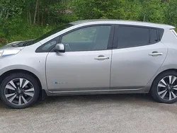 Silver Begagnad 2017 Nissan Leaf Tekna Halvkombi | 99 000 kr (Marknadspris)