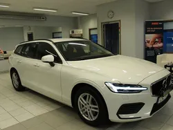 Vit Begagnad 2019 Volvo V60 Momentum Kombi | 264 900 kr (Marknadspris)