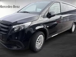 Svart (black) Ny 2024 Mercedes Vito Minibuss | 524 875 kr (Marknadspris)