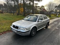 Grå Begagnad 2000 Skoda Octavia Halvkombi | 15 000 kr (Marknadspris)