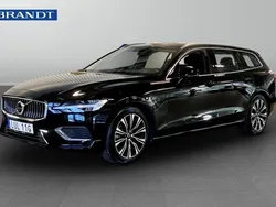 Svart Begagnad 2025 Volvo V60 Core Kombi | 459 900 kr (Marknadspris)