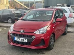 Röd Begagnad 2017 Hyundai i10 Comfort Halvkombi | 69 990 kr (Marknadspris)