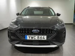 Svart (agate black) Begagnad 2023 Ford Focus Active Halvkombi | 229 900 kr (Marknadspris)