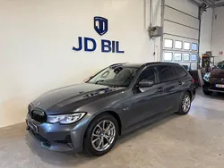 Grå Begagnad 2022 BMW 330e Sport Line Kombi | 249 800 kr (Superpris)