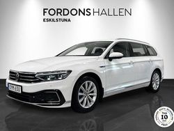 Vit Begagnad 2021 VW Passat GTE Kombi | 259 900 kr (Marknadspris)