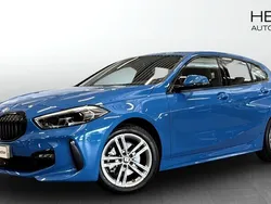 Blå (blue) Begagnad 2024 BMW 118 M Sport Halvkombi | 308 700 kr (Lite dyr)