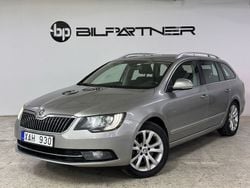 Ljusbrun Begagnad 2013 Skoda Superb Ambition Kombi | 89 900 kr (Marknadspris)
