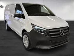 Vit (white) Ny 2025 Mercedes Vito Minibuss | 628 625 kr (Marknadspris)
