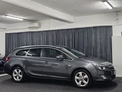 Grå Begagnad 2011 Opel Astra Enjoy Kombi | 64 900 kr (Marknadspris)