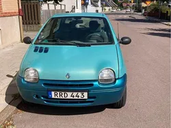 Grön Begagnad 2000 Renault Twingo Halvkombi | 18 000 kr