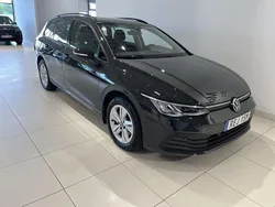 Grå (urano grey) Begagnad 2022 VW Golf VIII Life Kombi | 239 000 kr (Bra pris)