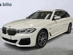 Vit Begagnad 2022 BMW 530e M Sport Kombi | 399 900 kr (Marknadspris)