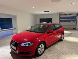 Röd Begagnad 2011 Audi A3 Sportback Attraction Halvkombi | 54 900 kr (Marknadspris)