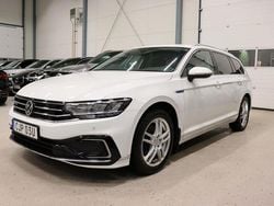 Vit Begagnad 2021 VW Passat GTE Kombi | 229 600 kr (Marknadspris)