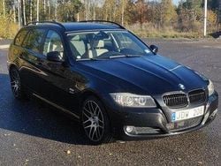 Svart Begagnad 2009 BMW 330 Comfort Edition Kombi | 99 000 kr (Bra pris)