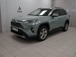 Grön Begagnad 2021 Toyota RAV4 Hybrid Executive SUV | 339 900 kr (Marknadspris)