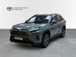 Grön (urban khaki) Begagnad 2023 Toyota RAV4 Hybrid Executive SUV | 429 900 kr (Marknadspris)