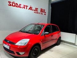 Röd Begagnad 2002 Ford Fiesta Halvkombi | 24 900 kr (Marknadspris)