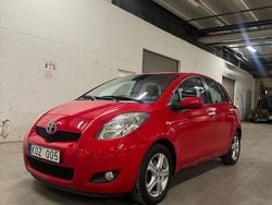 Röd Begagnad 2010 Toyota Yaris Halvkombi | 50 000 kr (Marknadspris)