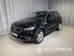 Svart Begagnad 2022 Volvo XC40 Momentum SUV | 259 900 kr (Marknadspris)