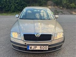 Brun Begagnad 2005 Skoda Octavia Halvkombi | 17 500 kr (Marknadspris)