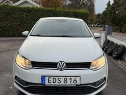 Vit Begagnad 2017 VW Polo Halvkombi | 89 000 kr (Marknadspris)