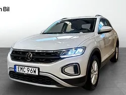 Grå (ascot grey) Begagnad 2022 VW T-Roc Life SUV | 254 900 kr (Marknadspris)