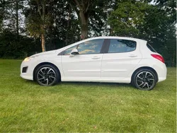 Vit Begagnad 2013 Peugeot 308 Halvkombi | 49 000 kr (Marknadspris)