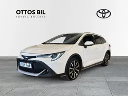 Vit Begagnad 2022 Toyota Corolla SUV | 279 900 kr (Dyr)