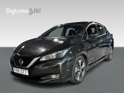 Svart Begagnad 2018 Nissan Leaf N-Connecta Halvkombi | 109 900 kr