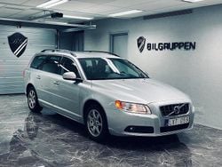 Ljusgrå Begagnad 2011 Volvo V70 Momentum Kombi | 99 900 kr (Marknadspris)