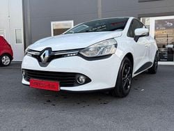 Vit Begagnad 2015 Renault Clio IV Halvkombi | 79 900 kr (Marknadspris)