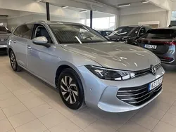 Silver (oyster silver metallic) Begagnad 2024 VW Passat Business Kombi | 359 000 kr (Marknadspris)