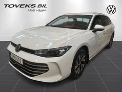 Vit (pure white) Begagnad 2024 VW Passat GT Kombi | 374 900 kr (Marknadspris)